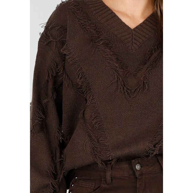 Brauner Pullover mit V-Ausschnitt und Fransen-Details