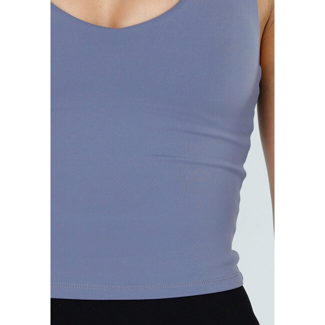 Blaues Oberteil mit breiten Trägern und Stretch