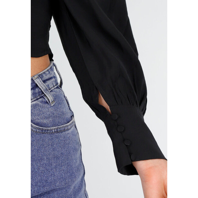 Schwarze Bluse mit langen Puffärmeln und Knöpfen