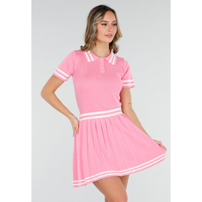 Rosa Stretch-Set mit Polo-Oberteil und Plisseerock
