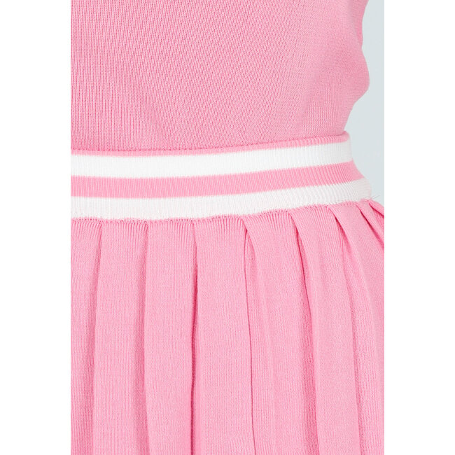 Rosa Stretch-Set mit Polo-Oberteil und Plisseerock