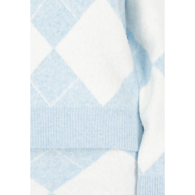 Hellblaues Strick-Set mit Karomuster, bestehend aus Pullover und Rock