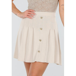 Beige Plisseerock mit Zierknöpfen