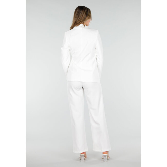 Weißer Blazer mit Schnalle