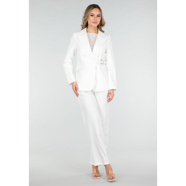 Weißer Blazer mit Schnalle