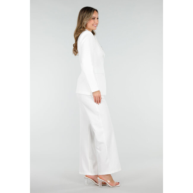 Weißer Blazer mit Schnalle