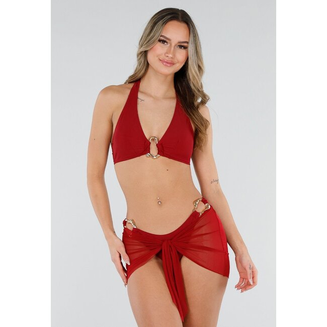Bordeauxroter Bikini mit Neckholder-Oberteil und Wickelrock