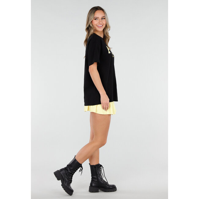 Schwarzes T-Shirt mit gelbem Paris-Aufdruck