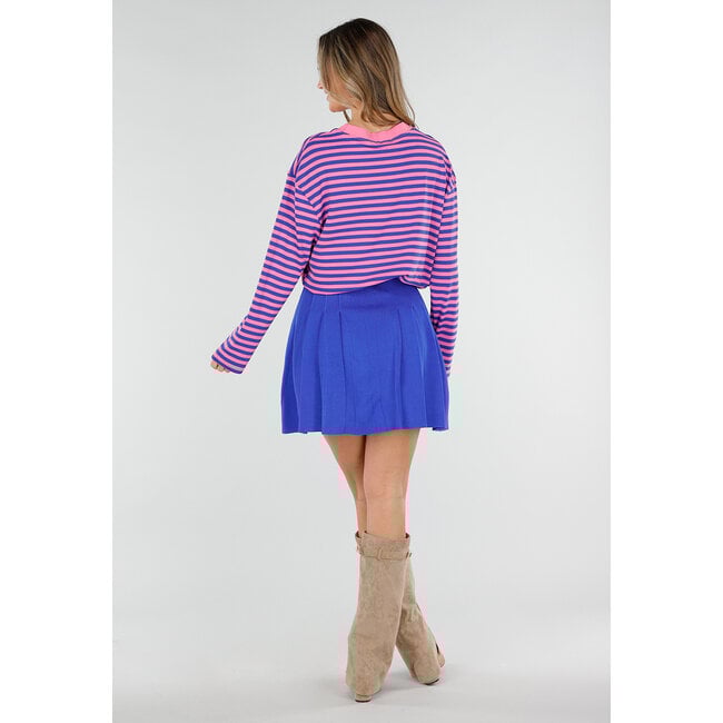 Kobaltblauer Faltenrock mit Knöpfen und Stretch