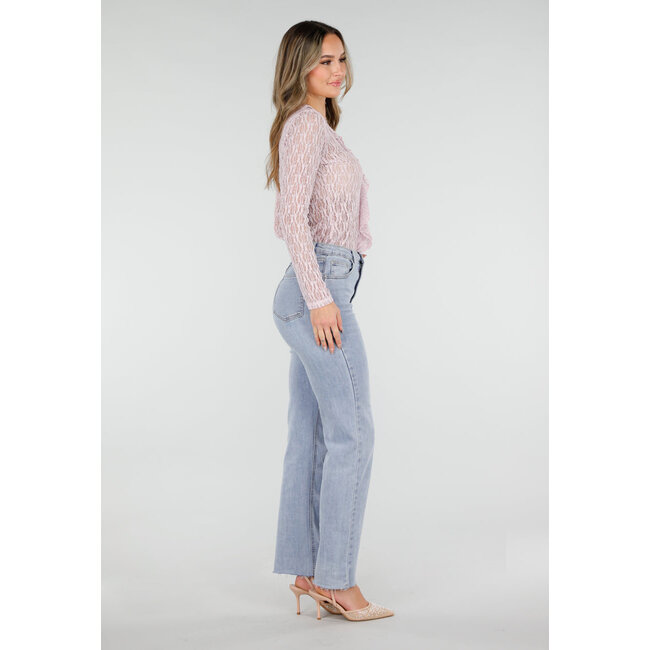 Hellrosa Spitzenoberteil mit Rüschen und Stretch