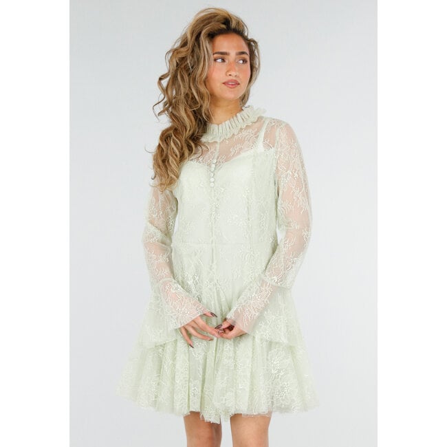Mintgrünes Spitzenkleid mit langen Ärmeln