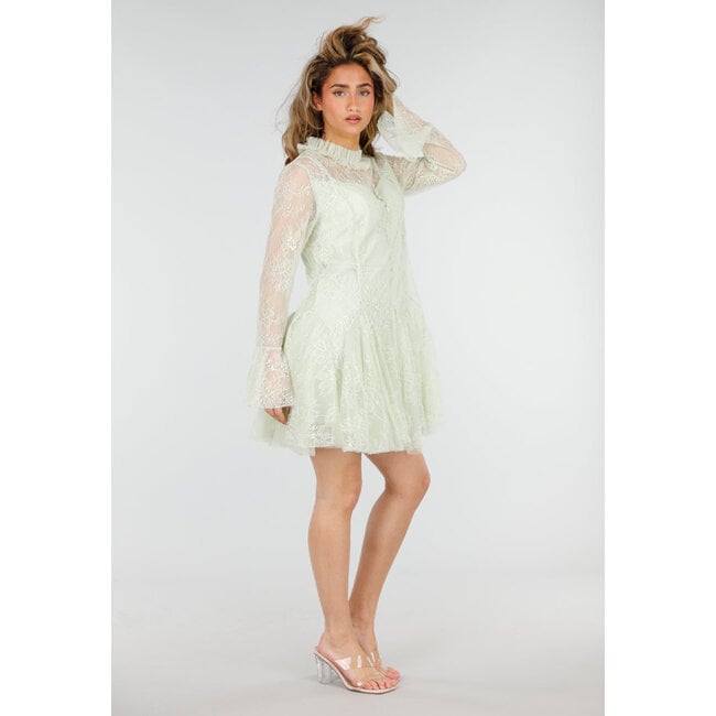 Mintgrünes Spitzenkleid mit langen Ärmeln