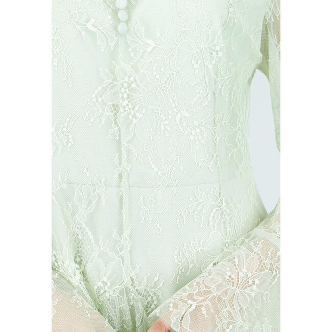Mintgrünes Spitzenkleid mit langen Ärmeln