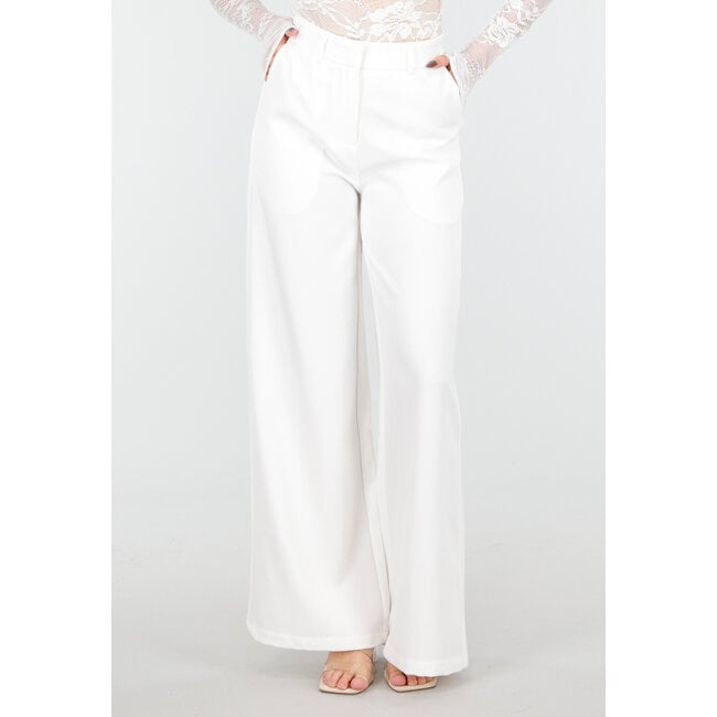 Weiße Hose mit hoher Taille und weitem Bein