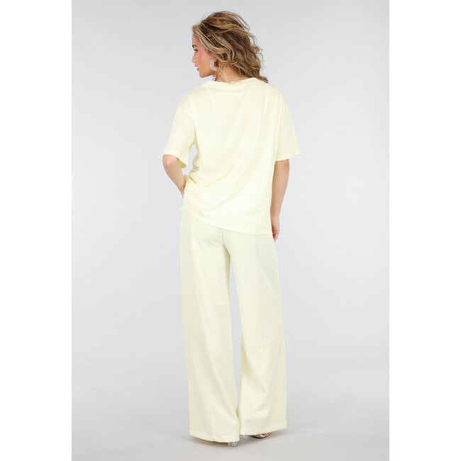 Hellgelbes T-Shirt mit V-Ausschnitt aus Baumwolle