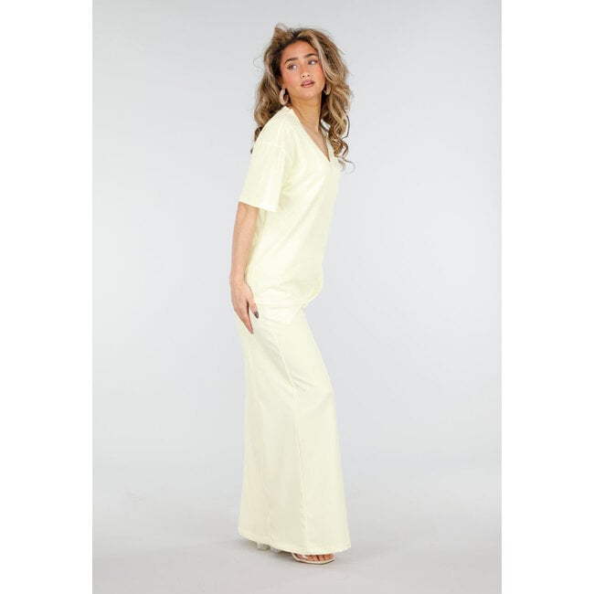 Hellgelbes T-Shirt mit V-Ausschnitt aus Baumwolle