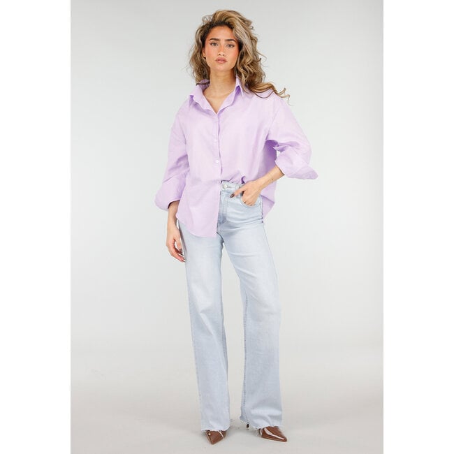 Lila Baumwollbluse mit Knopfverschluss