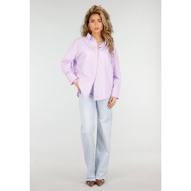 Lila Baumwollbluse mit Knopfverschluss