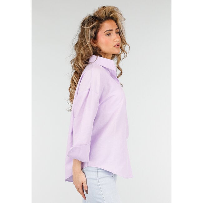 Lila Baumwollbluse mit Knopfverschluss