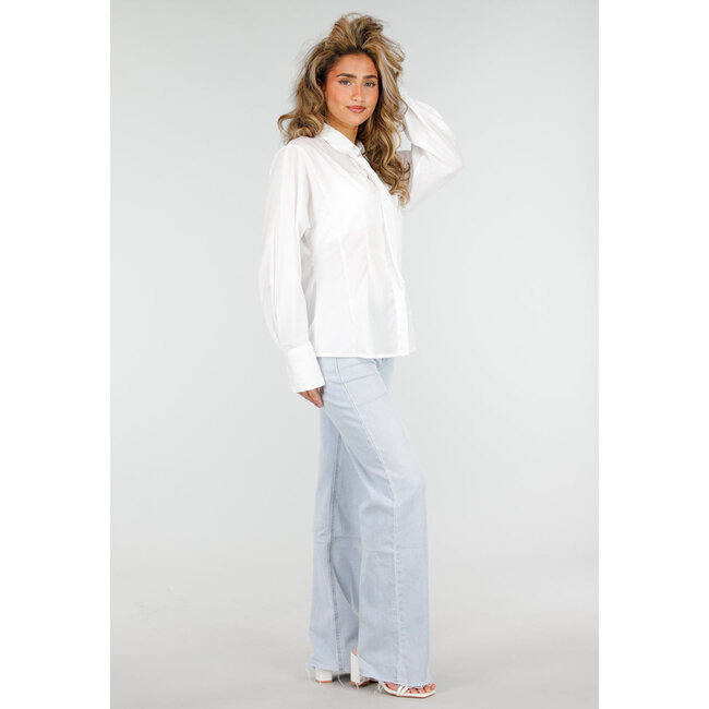 Weiße Bluse mit Krawatte und langen Ärmeln