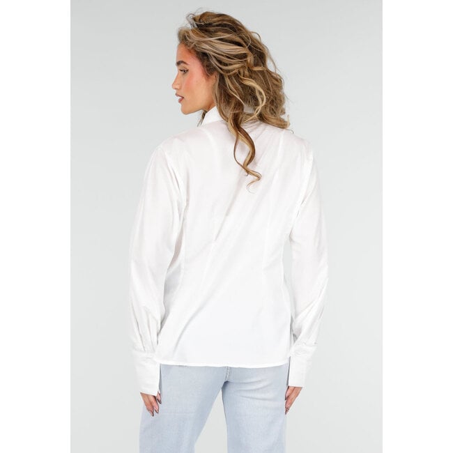 Weiße Bluse mit Krawatte und langen Ärmeln