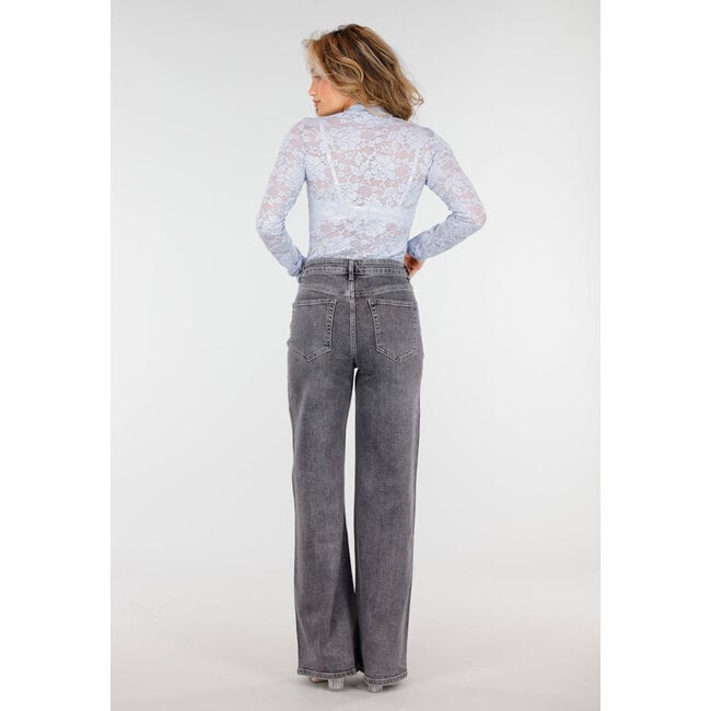 Hellblaues Spitzen-Oberteil mit Kragen