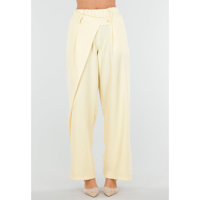 Buttergelbe Barrel-Hose mit Falten
