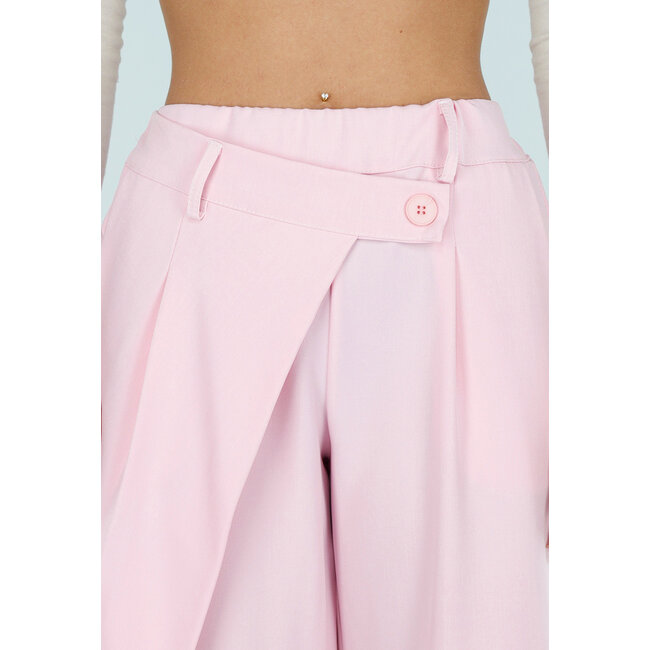 Rosa Barrel-Hose mit Falten