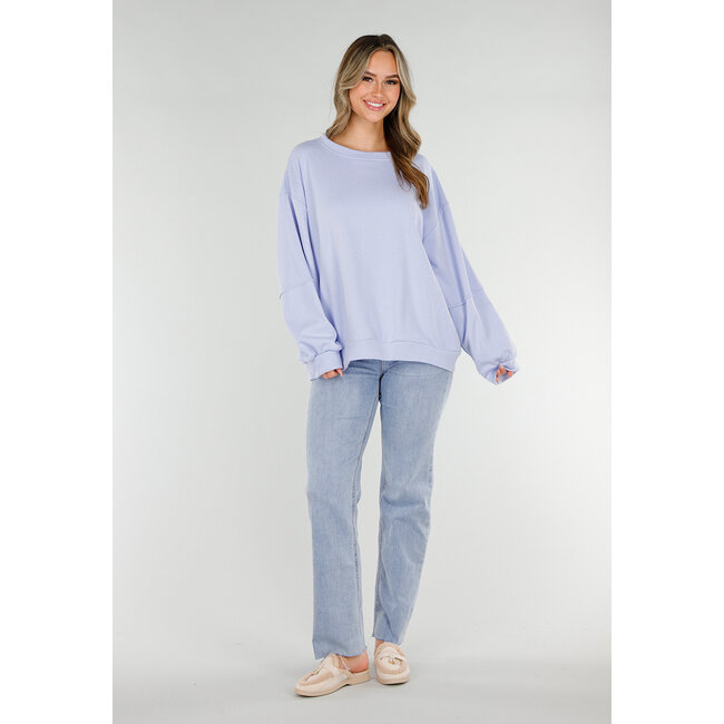 Blauer Pullover mit Good Vibes-Aufdruck auf dem Rücken