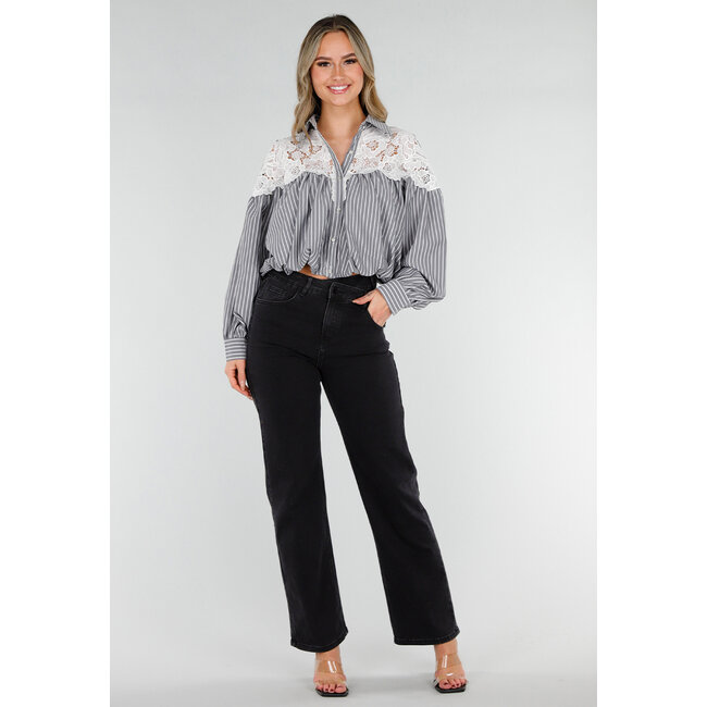 Schwarze gestreifte Bluse mit Spitze und Strassknöpfen