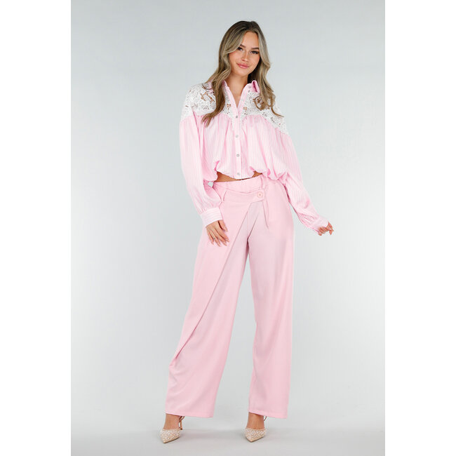 Pink gestreifte, kurz geschnittene Bluse mit Spitze