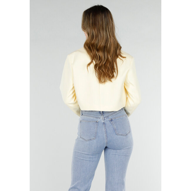 Buttergelber, kurz geschnittener Blazer mit goldenen Strassknöpfen