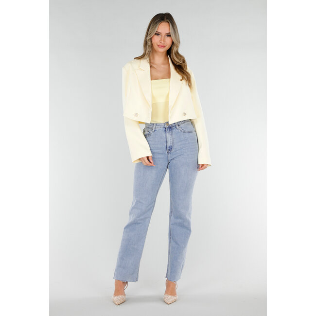 Buttergelber, kurz geschnittener Blazer mit goldenen Strassknöpfen