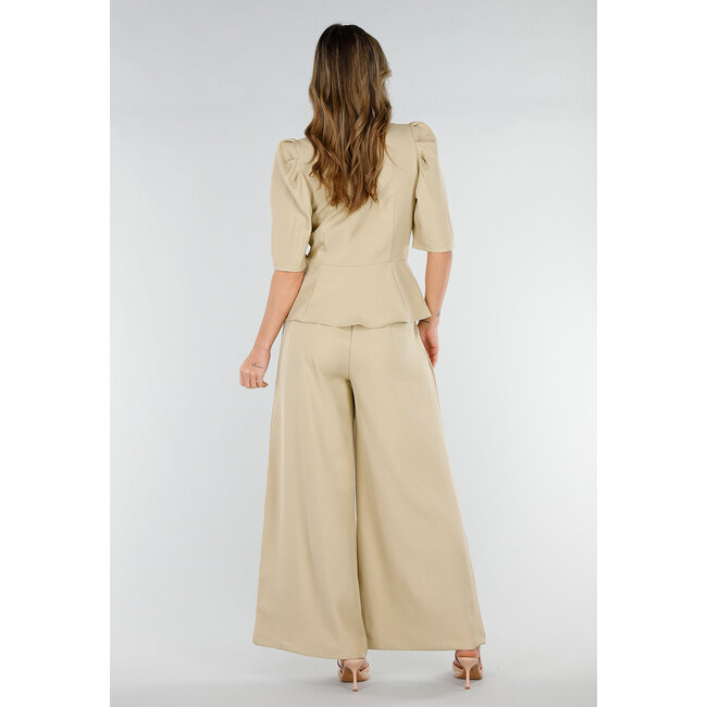 Beige Top mit Puffärmeln und Knöpfen