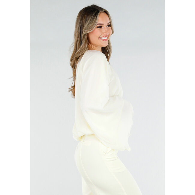 Buttergelbe Bluse mit weiten Ärmeln