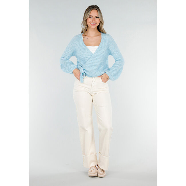 Hellblauer Wollwickelpullover mit Schleifendetail