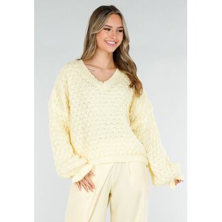 Buttergelber Strickpullover