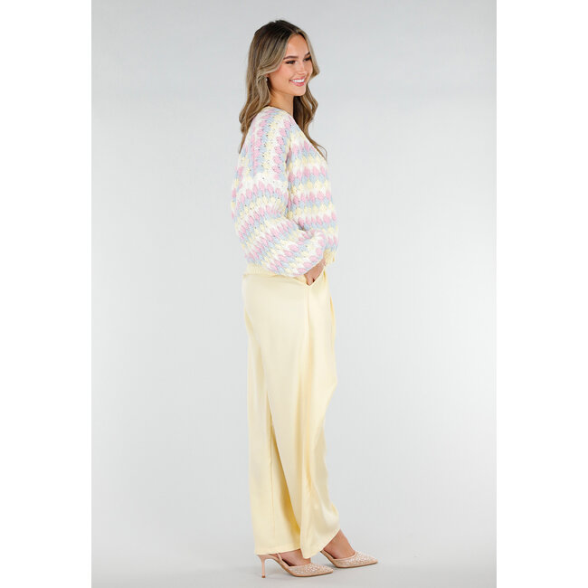 Gestreifter Pastell-Strickcardigan