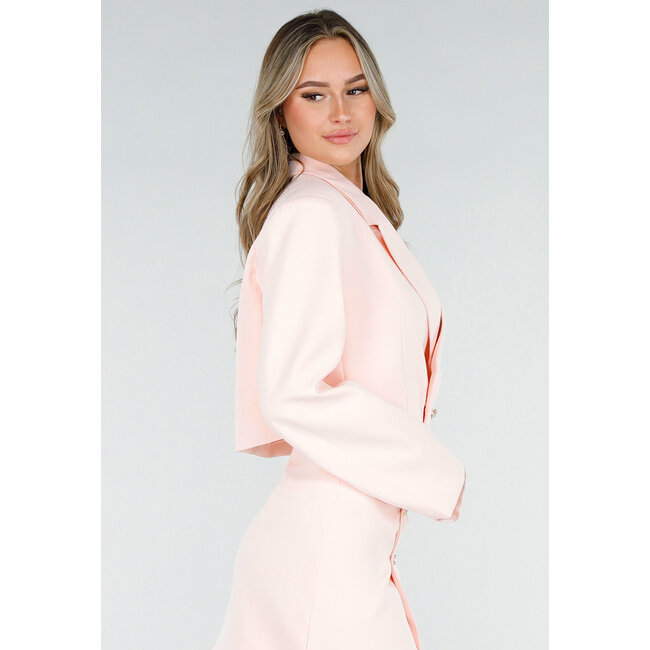 Hellrosa kurzer Blazer mit Strassknöpfen