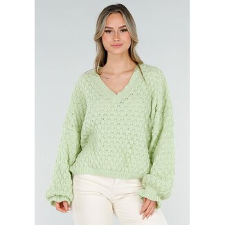 Hellgrüner Strickpullover mit V-Ausschnitt