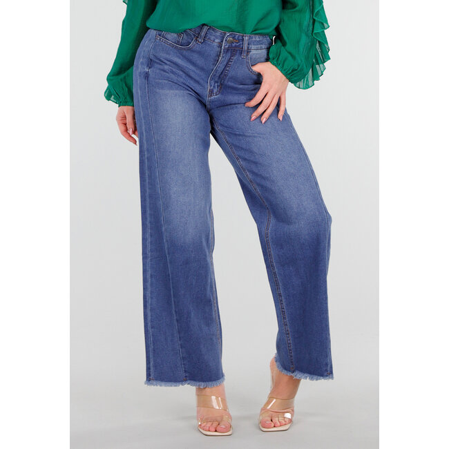 Blaue Mid Waist Wide Leg Jeans mit dezenter Waschung und ausgefranstem Saum