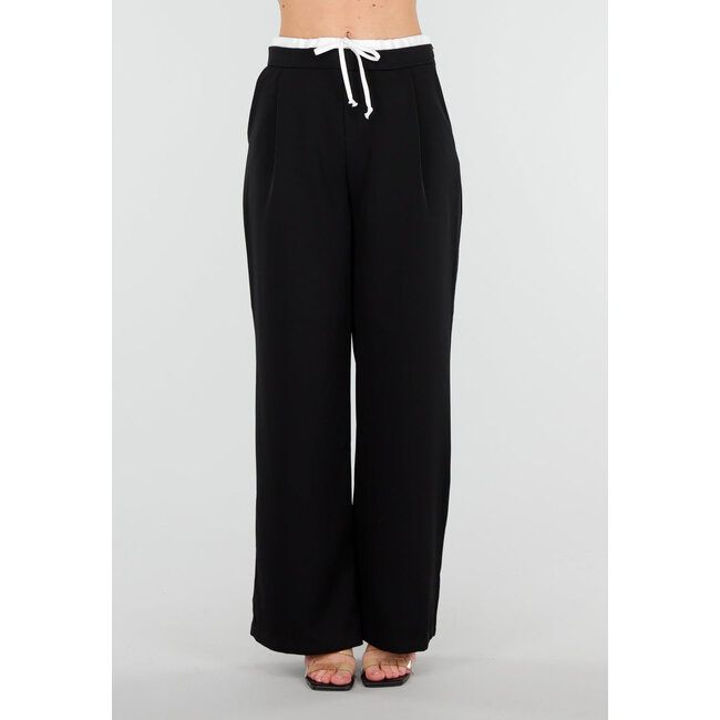 Schwarze Hose mit weitem Bein, weißem Bund und Schleifendetail