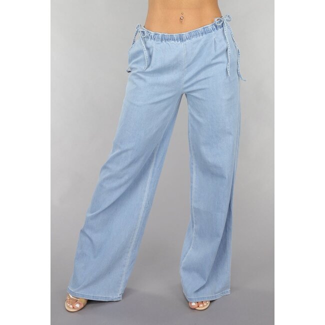 Redial Jeans Jeans mit weitem Bein und niedriger Taille und Schleifendetails