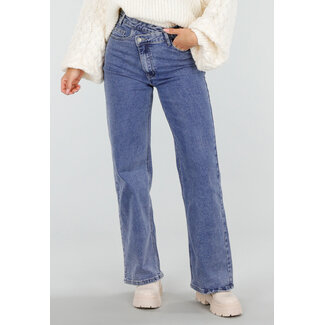 Stretch-Jeans aus Denim mit gekreuztem Verschlussdetail