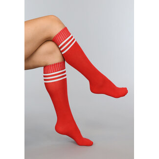 Sportliche rote Strümpfe mit weißen Streifen