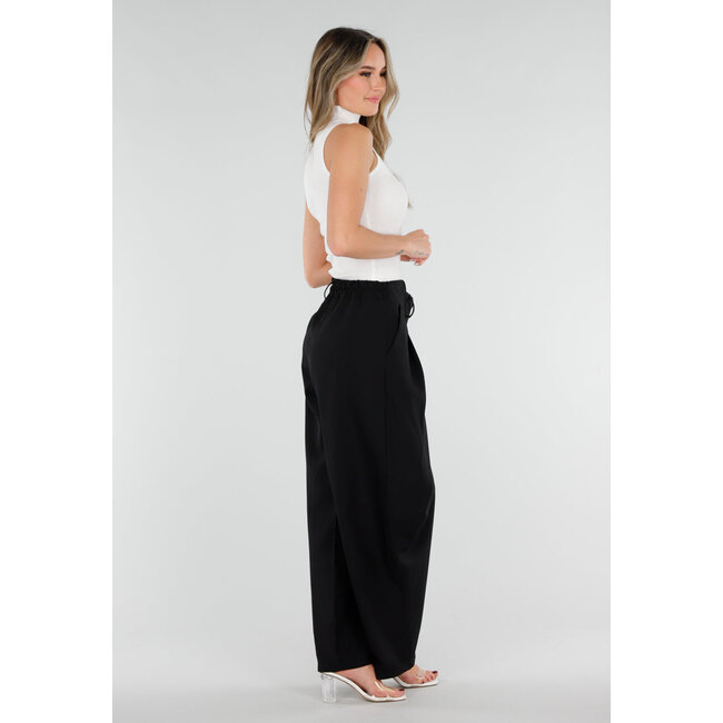 Schwarze Barrel-Hose mit Falten und Stretchbund