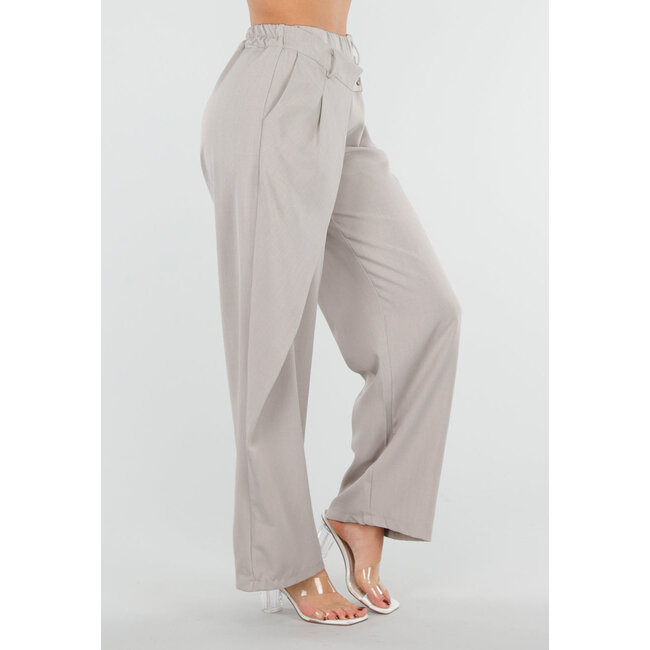 Beigefarbene Hose mit Falten und Stretchbund