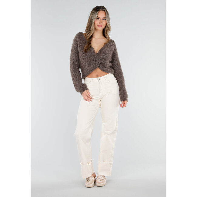 Brauner gestrickter Twist-Crop-Pullover mit langen Ärmeln und V-Ausschnitt