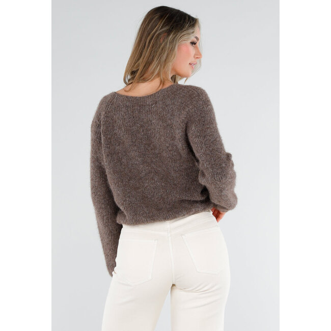 Brauner gestrickter Twist-Crop-Pullover mit langen Ärmeln und V-Ausschnitt