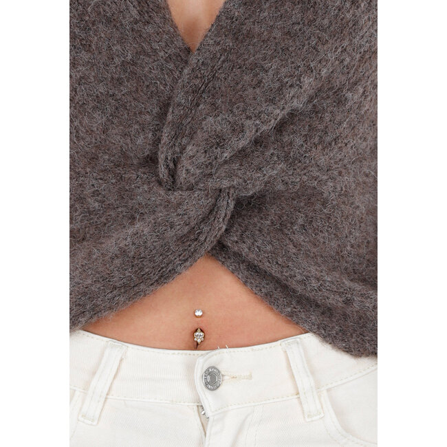 Brauner gestrickter Twist-Crop-Pullover mit langen Ärmeln und V-Ausschnitt